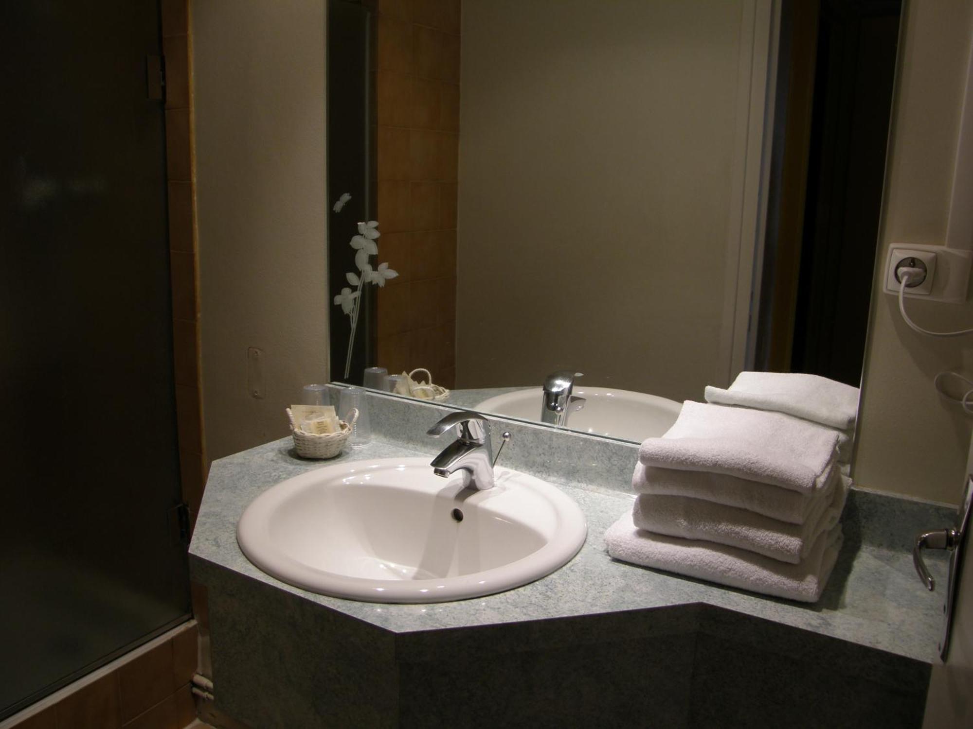 Logis Hotel L'Ange Couronne เบลล์วิลล์-ซัวร์-ซอน ภายนอก รูปภาพ
